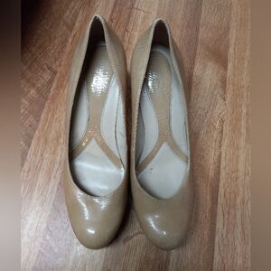 Naturalizer N5 neutral heel